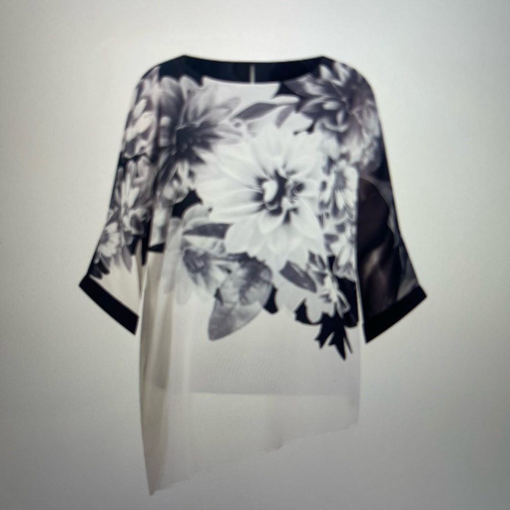 Avenue Studio White Violeta Blouse.  Size 30/32. Floral pattern front and back.